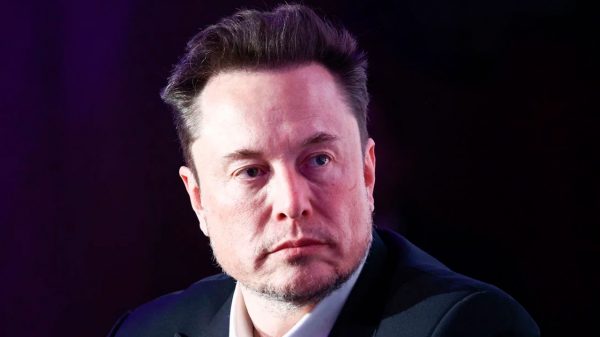 Elon Musk enfrenta problemas com o Twitter, que pode ser banido da Europa