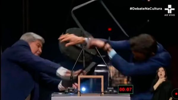 Após provocação, Datena agrediu Pablo Marçal com uma cadeirada no debate ao vivo da TV Cultura