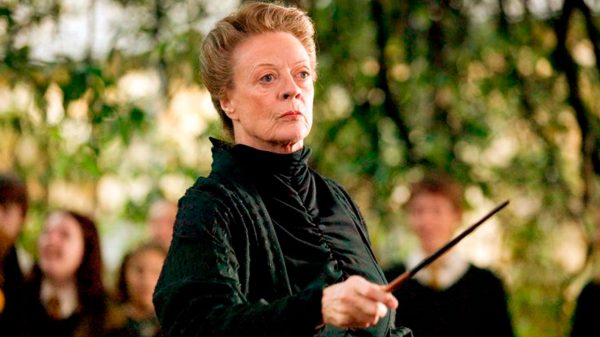 Lenda do teatro e cinema britânico, Maggie Smith faleceu aos 89 anos