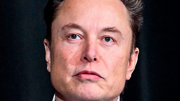 Elon Musk se desculpa após o X voltar a funcionar para alguns usuários brasileiros