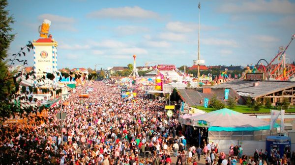 Oktoberfest: maior festival folclórico do mundo ocorre em Munique, na Alemanha