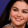 Selena Gomez brilhou com look luxo e muita beleza na noite da maior premiação da TV mundial